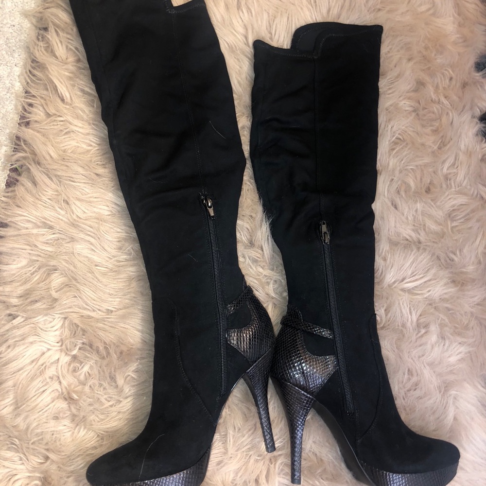 Knee boots